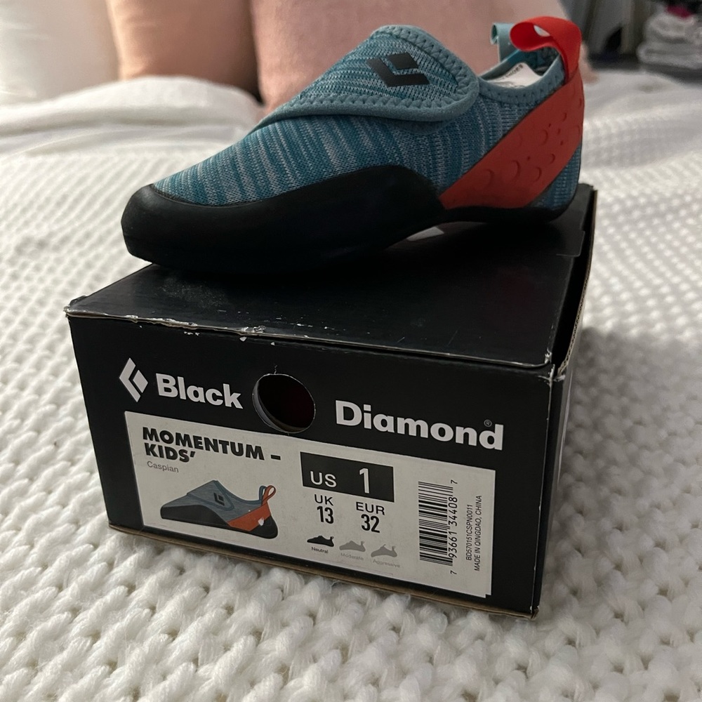 Black diamond Climbing Shoes kids size 1